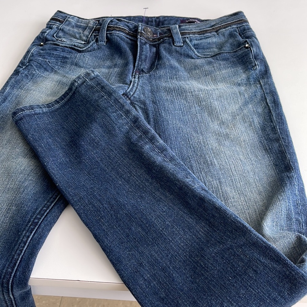 Euc vigoss jeans with black patent accents, size 27 in size 3/4